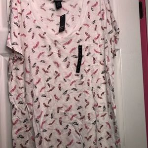 Torrid: V-neck with feather designs